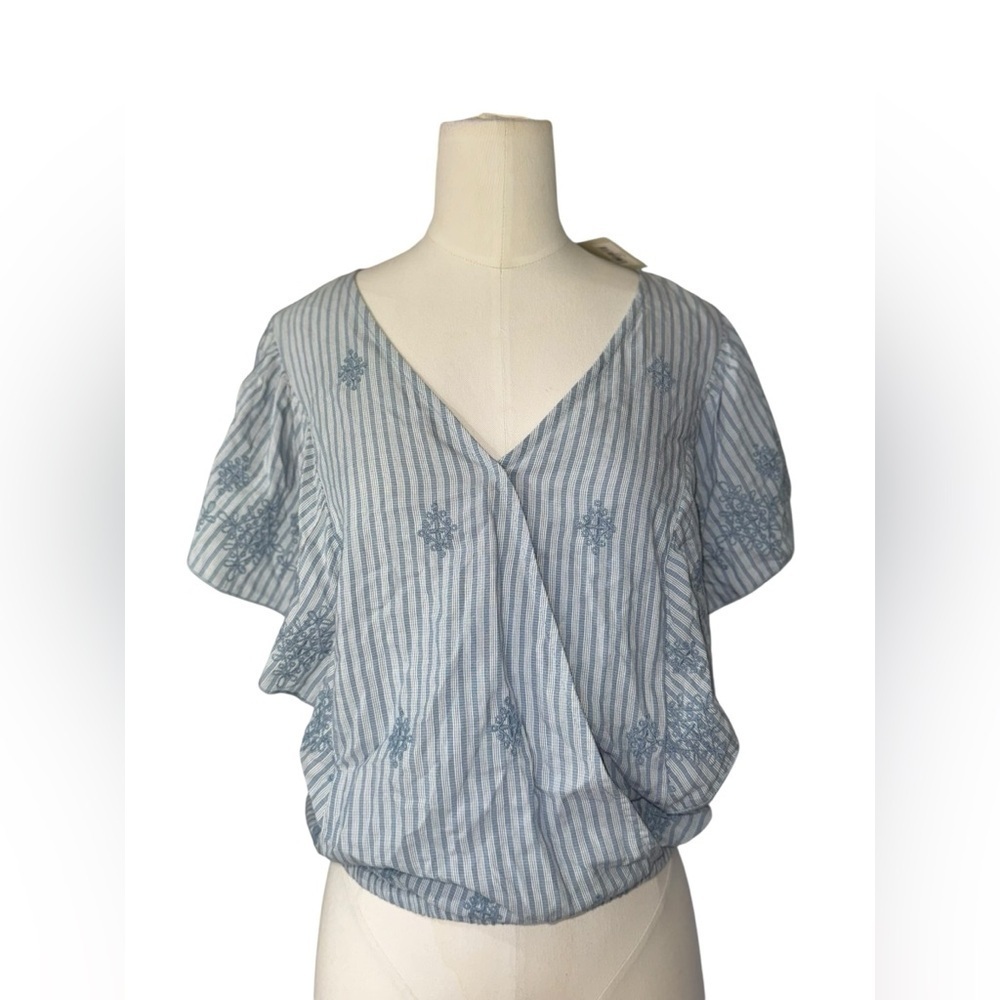 LUCKY BRAND - Cross Over Flutter Sleeve Top - Blue in Small - Picture 4 of 6